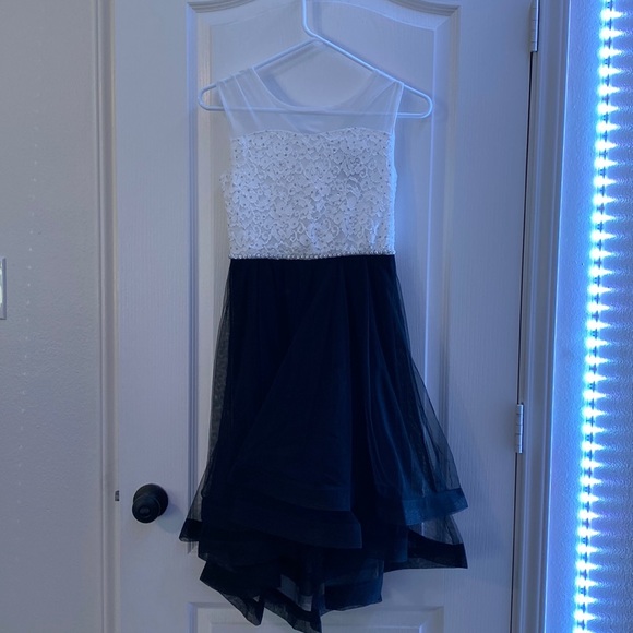 SOLD Girls White and Black Tea Length Formal - Picture 1 of 3